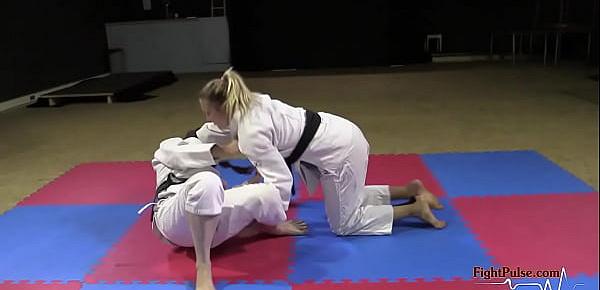  Girls wrestling in kimonos (real pindown match)